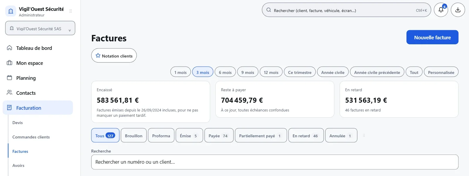 Factures : encaissé, reste à payer, retards et filtres par statut.
